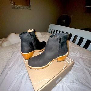 🔥Patina Leather Booties in Shadow Black size 8.5. Brand new 🔥🔥🔥🔥